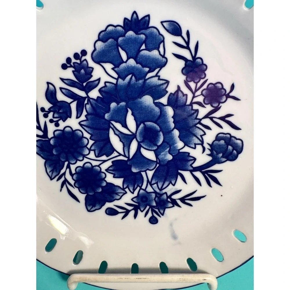 Vtg Blue & White Round Dish Ceramic‎ Decor Vanity Plate Wall Hanger